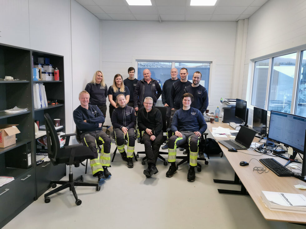 Kursing før oppstart. Bak fra venstre: Wenche Finseth, Camilla Eilertsen, Emil Saltnes, Ole Henrik Tømmervik, Tor Helge Tømmervik, Mats Ola Lundseng og Kristian Eiternes. Foran fra venstre: Øystein Eiternes, Ida Nubdal Busch, Hugo Skarstad og Rasmus Dolmen.
Foto: Andreas Gatare Øvergård