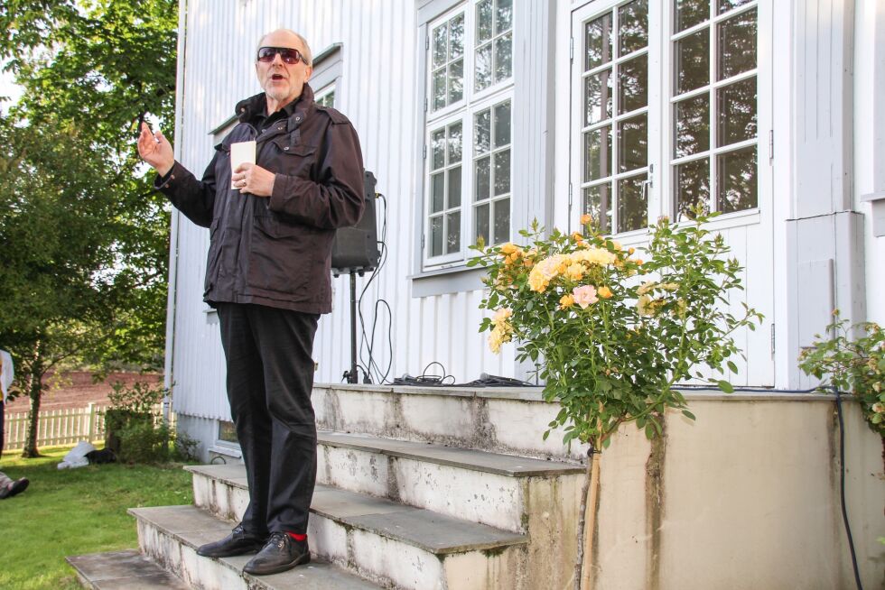 I 2020 holdt Magne Olav Aarsand Brevik en appell om galleriet på utsiden av den gamle prestegården. Nå tyder mye på at det blir en åpninigstale neste gang.
 Foto: Hild Dagslot