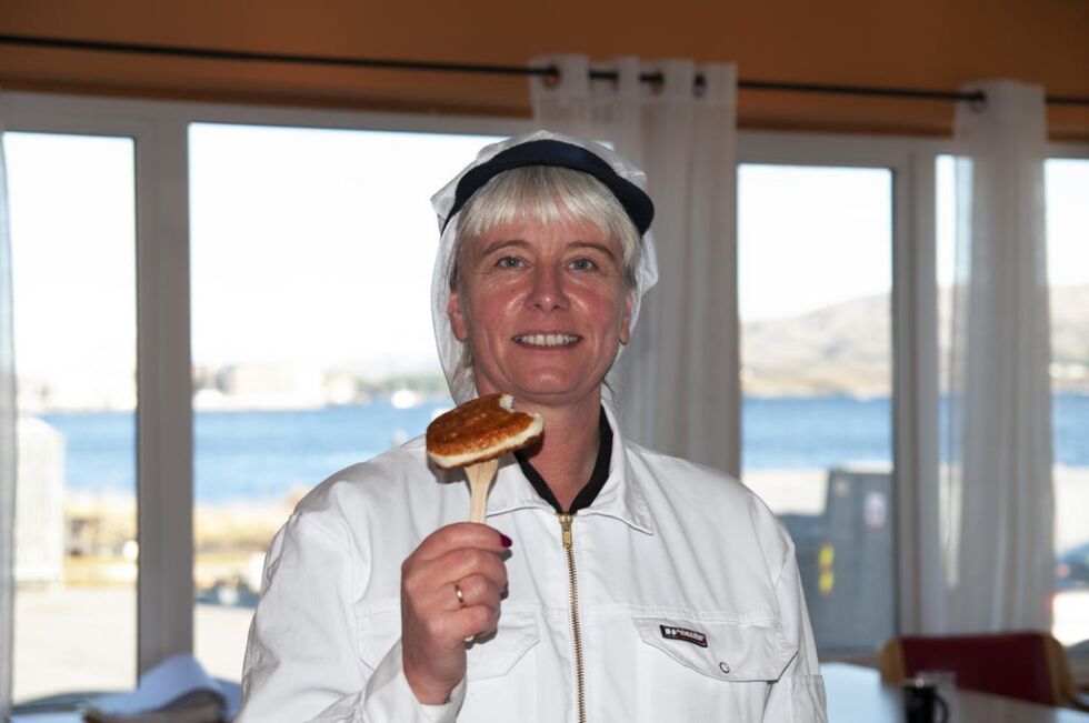 Rigmor Flosand holder kvalitet i hevd og smaker stadig på fiskekakene.