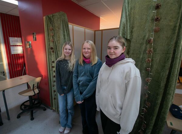 Elevene på Rørvik skole forvandlet klasserommet til magisk Narnia-univers