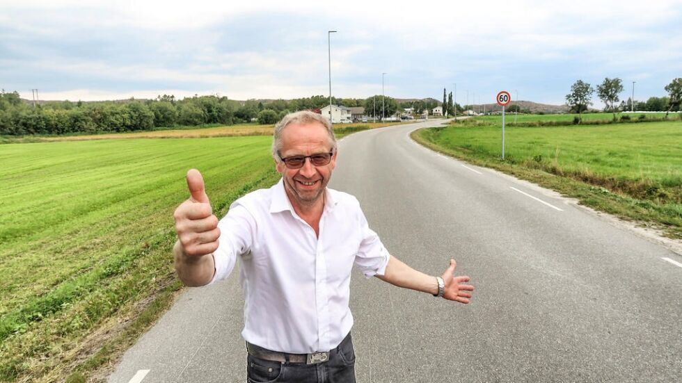 Ordfører Per Helge Johansen er glad for at også Gutvik skal få asfalt på kommunale veier. Bildet er fra Leka.
 Arkivfoto: Knut Sandersen