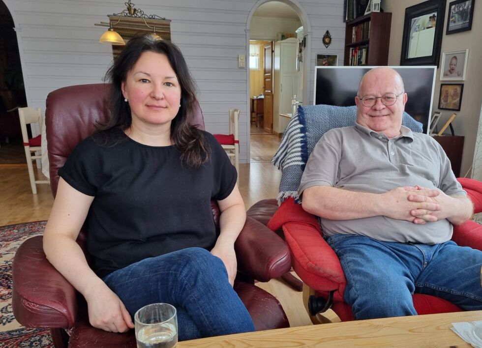 Nataliia og Robert i sitt nye husvære på Bøkestad.
 Foto: Olaug Mikalsen