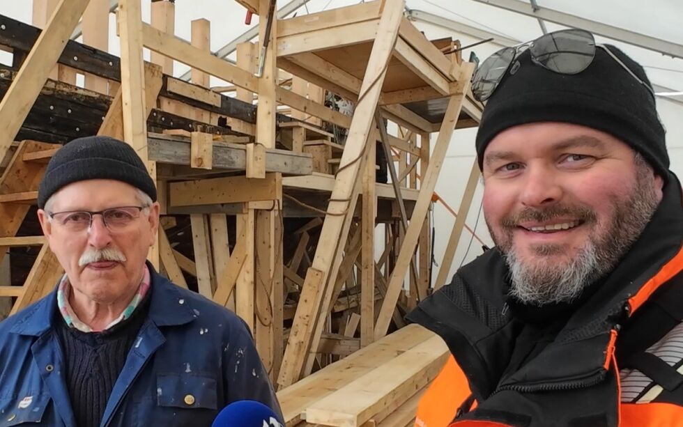 Far Leif Kåre Øren og sønn Lars Kåre Øren ser frem til ny sjøsetting om par år, og ser ikke bort fra at det blir champagne ved ny dåp av Havbris
 Foto: Frank Jenssen
