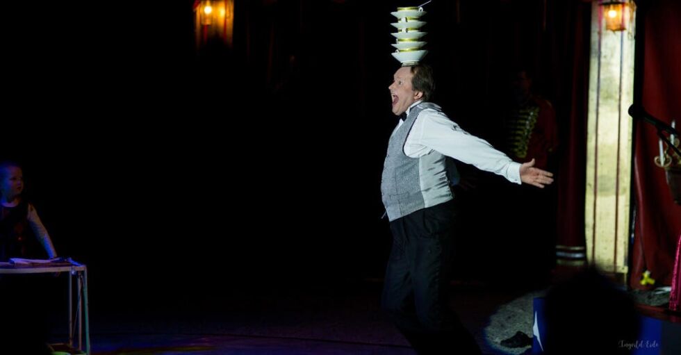 Sirkusdirektør Jan Ketil Smørdal stiller selv i manesjen igjen på årets forestilling med Cirkus Agora, som gjester Ottersøy på onsdag 30. mai.