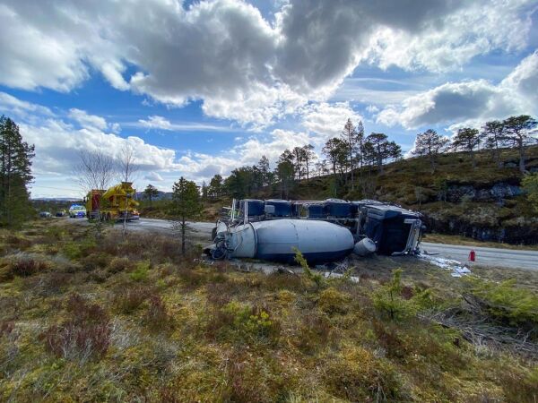 Betongbil kjørte av vegen ved Blåvatnet