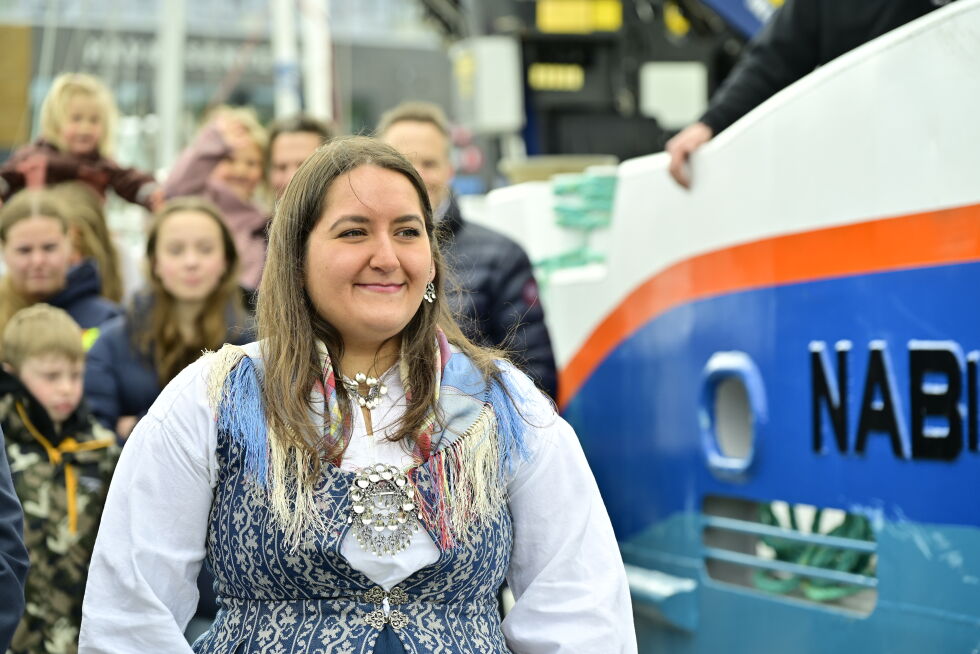 Andrea Emilsen Høilo er gudmor for båten "Adelsten".
 Foto: Synnøve Hanssen