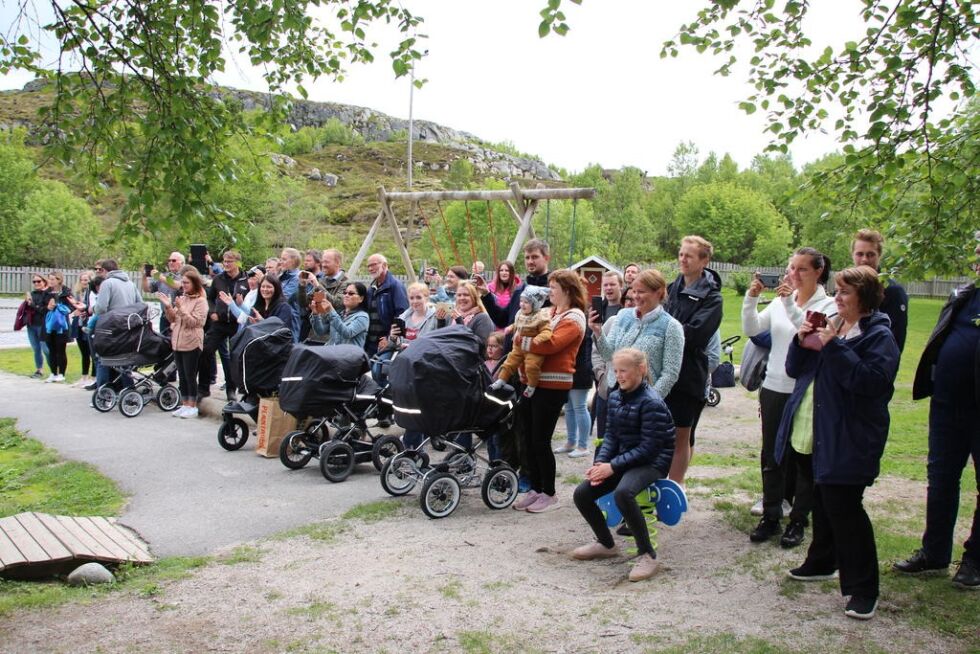 Mange foreldre og andre var med på sommerfesten.
