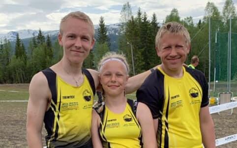 Markus (t.v), Signe og Jonas Flasnes var godt fornøyd med endelig å kunne få testet sine ferdigheter i konkurranse igjen.
 Foto: Privat