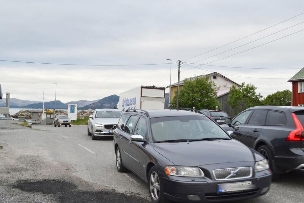 Ferjeleiet på Holm er trafikkfarlig og trangt.
 Foto: Fredrik Haugerøy