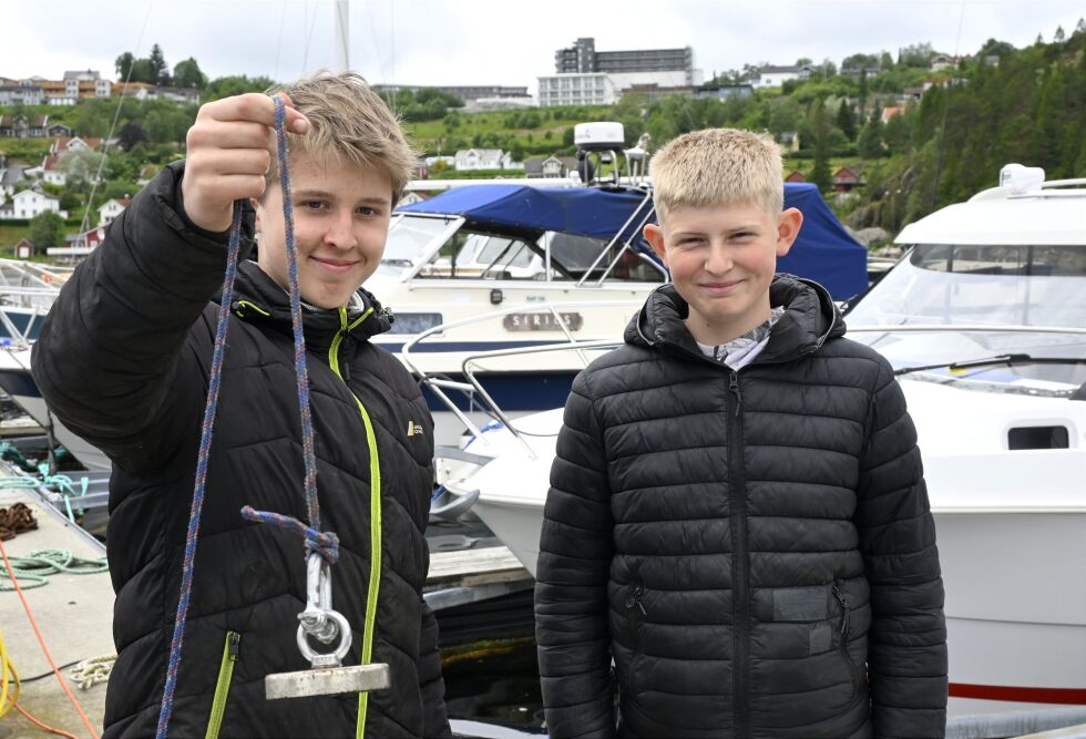 Trygve Ramstad og Kasper Lande på småbåthavna Kolvereid.
 Foto: Birgitte Måøy Alte