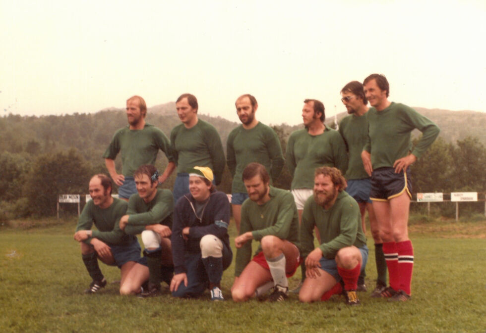Nærøy guttelag i 1985. Keeper, og utlåner av bilde, Odd Laukvik sitter på første rad.
 Foto: Privat