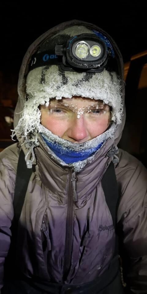 Ned på 32 minusgrad. Da blir det litt frost. Parkasen var dekket av is både foran og bak, men den tok hun av seg før bilde ble tatt.
 Foto: Robin Mo