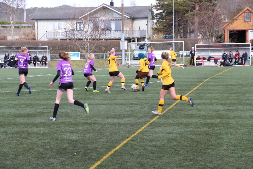 Kolvereids damelag starter sesongen hjemme mot Følling/Kvam den 15. april.
 Foto: Fredrik Haugerøy
