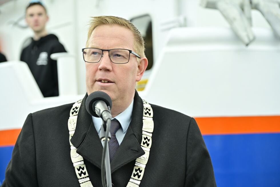 Ordfører Amund Hellesø taler.
 Foto: Synnøve Hanssen