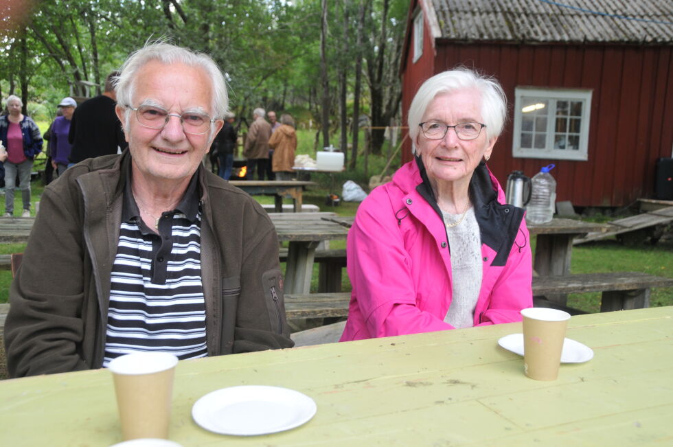 Harald Tømmermo og Elnora Torseth fra henholdsvis Røyrvik og Namsskogan, hadde tatt veien utover til Vågsenget.
 Foto: Knut Grindvik