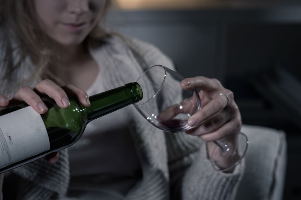 4 av 10 mellom 18-29 år har brukt alkohol fordi de har vært nedstemt eller lei seg.