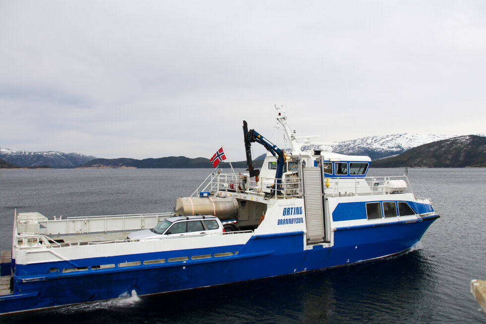 Katamaranen "MS Ørtind" ble stoppet av is i Bindalsfjorden.
 Foto: Hild Dagslott