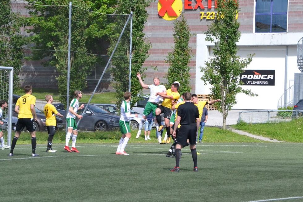 Kampen mellom Kolvereid og Flatanger var en kamp der dueller og raske overganger var det mest vanlige. Flatanger var sterkest til slutt.