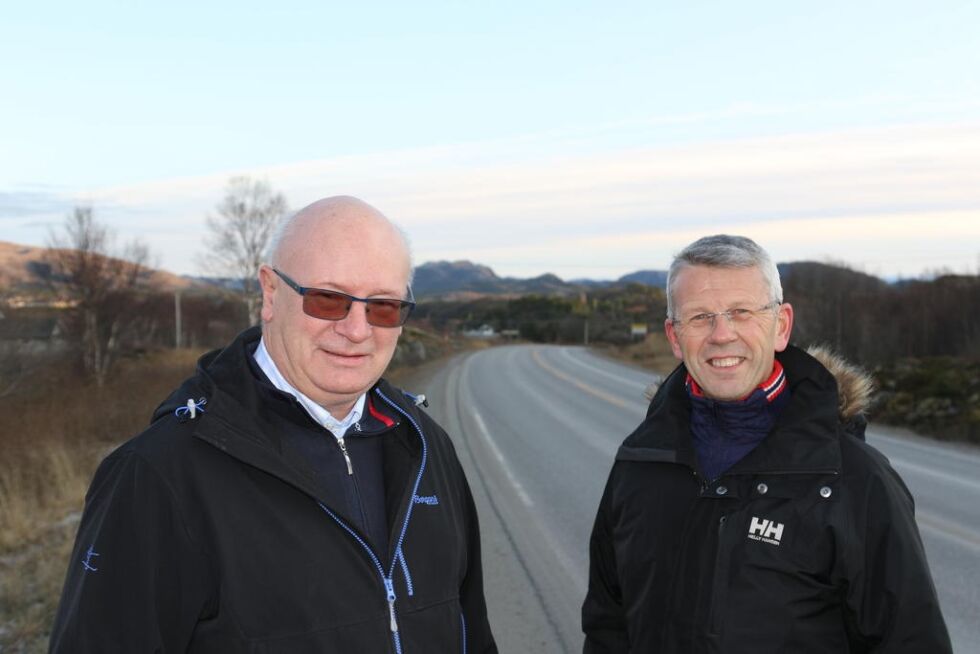 Steinar Aspli og Terje Sørvik håper snarlig å få på plass en trafikksikker løsning for forgjengere og syklister langs fylkesveien på Marøya.