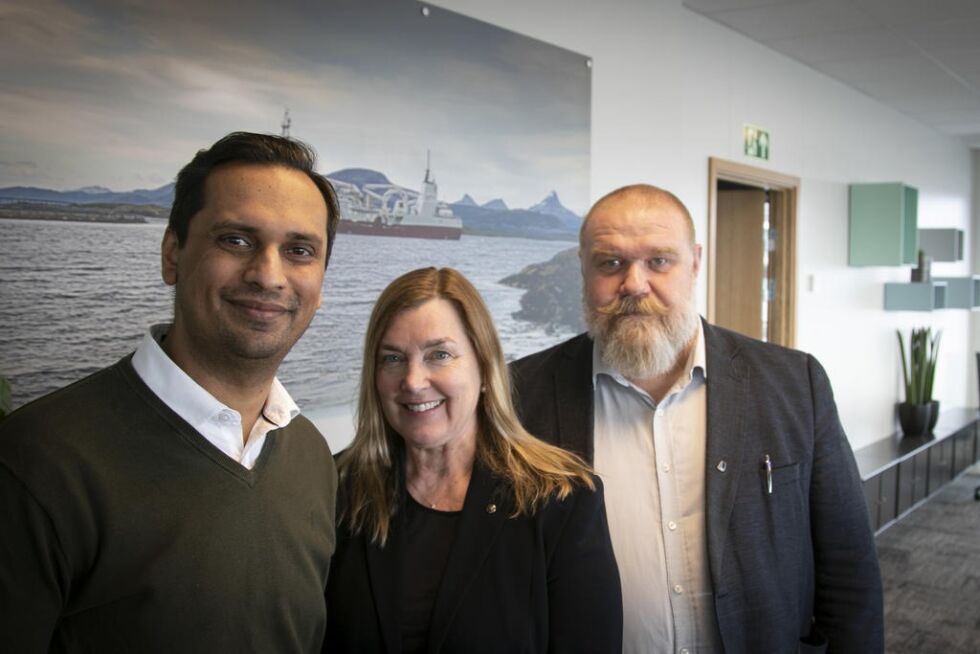 Leder av Høyres finansfraksjon, Mudassar Kapur, var sammen med stortingsrepresentant Elin M. Agdestein fra Høyre og Nærøysund Høyres leder Rune Arstein på besøk i NTS sine lokaler for å få mer kunnskap om forholdene i kommunen.