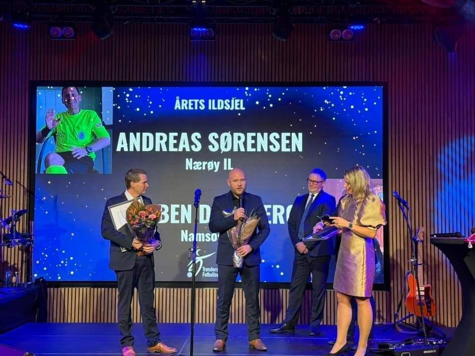 En overrasket Andreas Sørensen fikk tildelt høythengende heder.
 Foto: Norges Fotballforbund