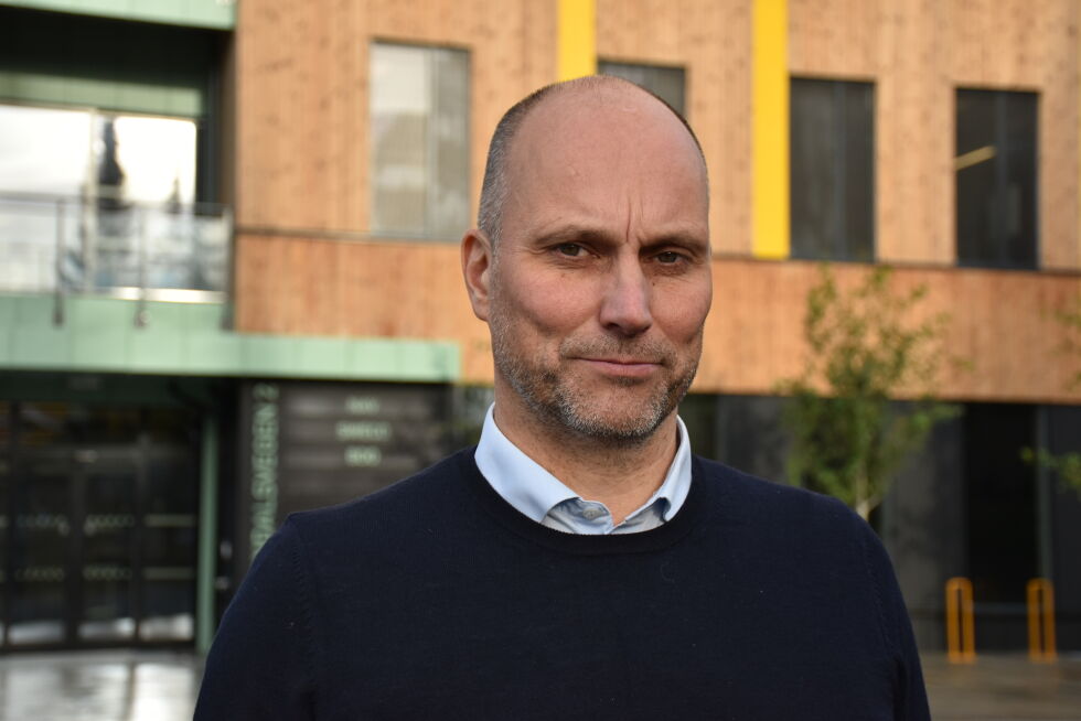 Direktør Torbjørn Aas i NAV Trøndelag sier det fortsatt er utfordrende å få tak i kvalifisert arbeidskraft i enkelte bransjer, og oppfordrer arbeidsgiverne til å se på alternative løsninger og kvalifiseringsløp, gjerne i samarbeid med NAV.
 Foto: Nav/Arkivfoto