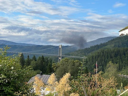 Bergsviktunnelen på fv17 stengt etter brann - åpner tidligst klokka 18