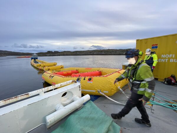 Trente oljevern med frittflytende popcorn nord for Rørvik