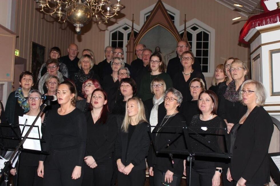 Mixdur tok turen fra Kolvereid for å synge for lekværingene.