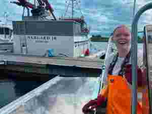 Linnea og 162 andre jenter strømmer til havet