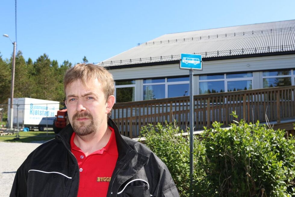 - Jeg håper de som styrer kan sette hensynet til barnets beste først, sier Arne Sigurd Valen og ønsker at datteren får dekket skyss slik at hun kan fortsette på Bindalseidet skole.