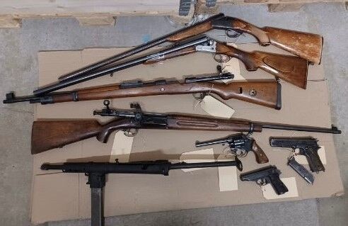 Eksempel på våpen som er levert inn.
 Foto: Politiet