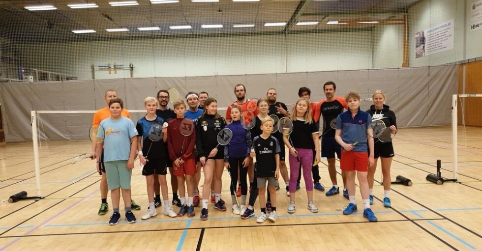 Nå som vinteren setter inn,  så ser badmintongruppa til Kolvereid IL at det kommer flere på trening i Nærøyhallen.