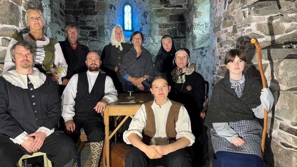 Teatergjengen samlet: Kim Ulsund, Grete Johansen, Einar Overrein, Terje Kvalø, Turid Bjørkman, Ingunn Kjønsø, Ingrid Hatland, Barbro Gravseth, Mathea Overrein og Tilde Gravseth Vadsøy.
 Foto: privat