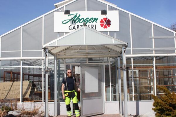 Gryende vårglede i gartneriet