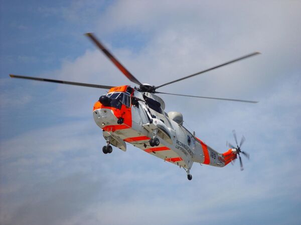 Tre menn sendt til sykehus med helikopter etter båtvelt i Steinfjorden