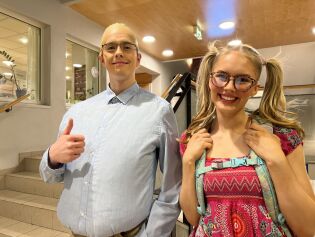 YNVS-revyen 2024: Elever med stor spilleglede og kreative skråblikk på lokalsamfunnet
