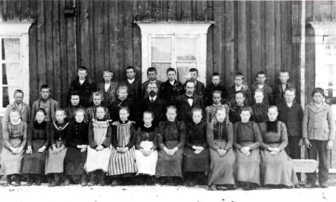 Konfirmanter på "Gammel-prestgården" i Nærøy kommune i 1897