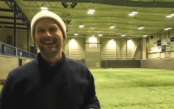 Ildsjelen Thomas gjør diskgolf til helårssport i Rørvik