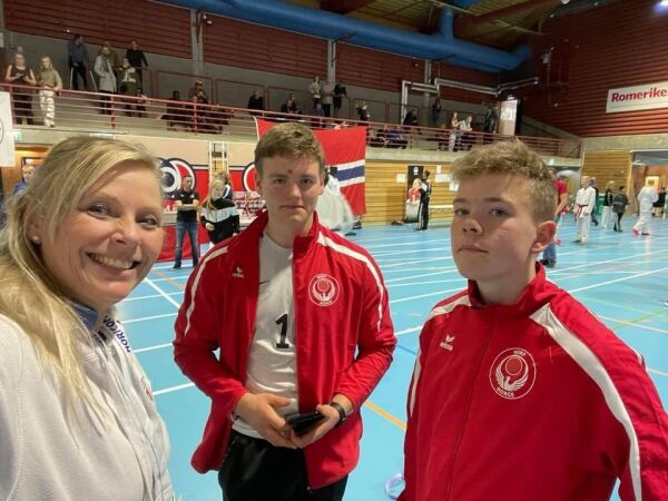 Emil og Iver fikk bronse og 4. plass i karate-NM