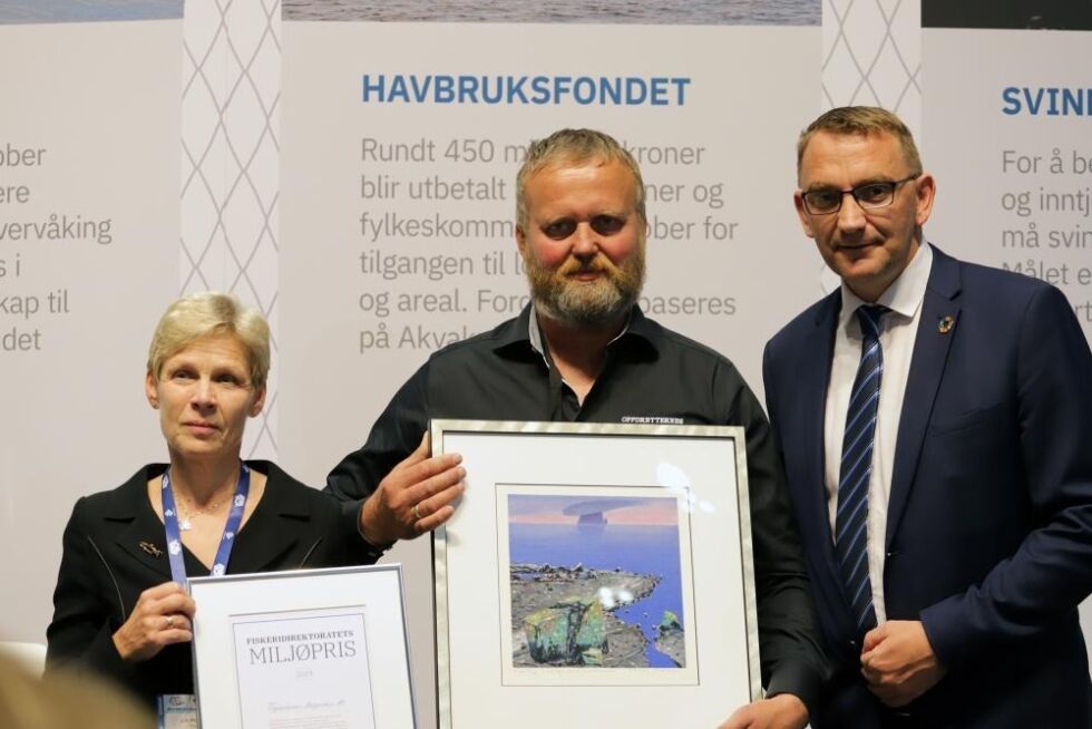 Fiskeridirektør Liv Holmefjord, daglig leder Oppdretternes Miljøservice, Gudbrand Sørheim, og statssekretær Roy Angelvik. Foto: © Vegard Oen Hatten / Fiskeridirektoratet.
