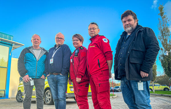 Det blir blålys, redningsskøyter og helikopter over Marøya