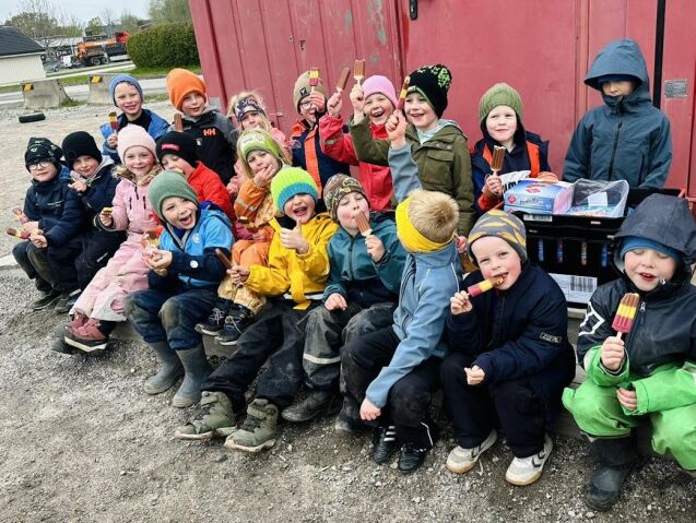 Skolebarn rydder – Spar Ottersøy spanderer is