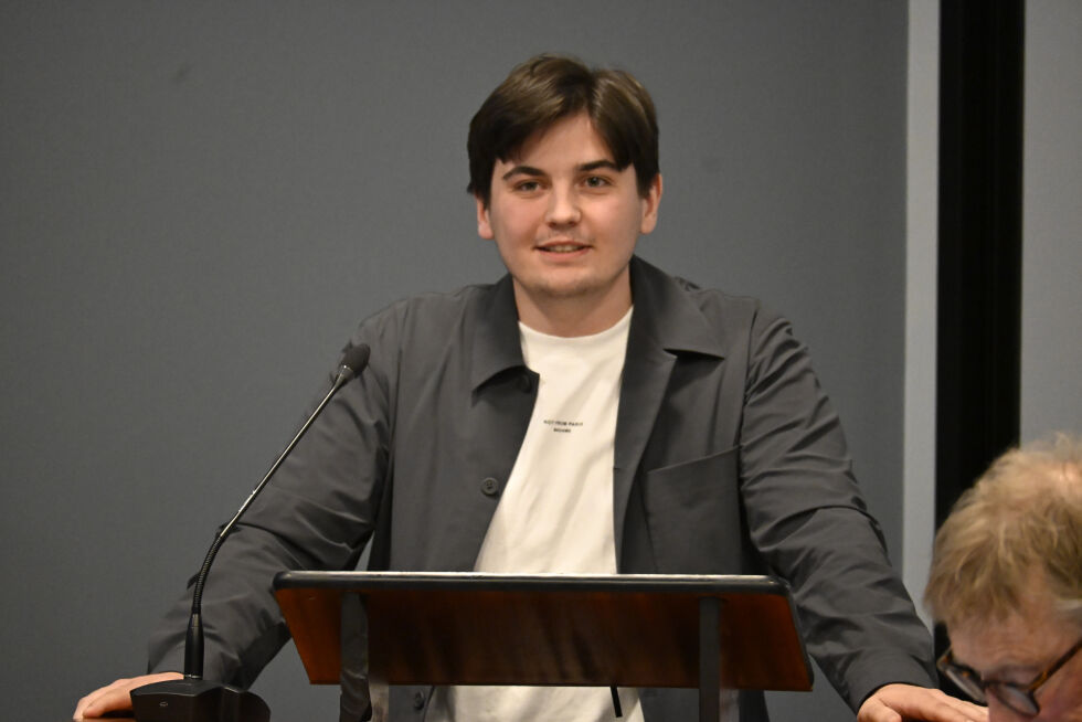 Mathias Lothe skrøt av det arbeidet frivilligsentralene gjør.
 Foto: Lillian Lyngstad