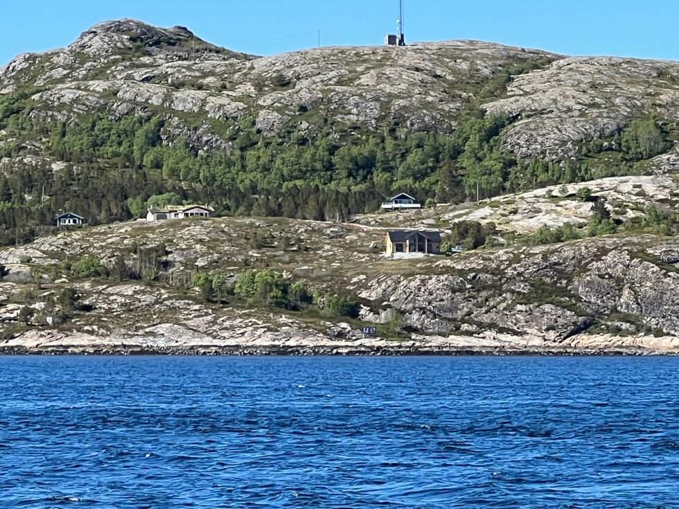 Gjerdinga hyttegrend sett fra sjøen.