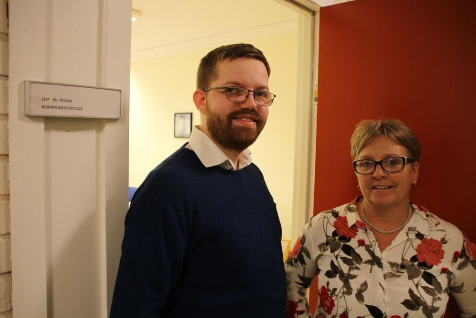 Psykolog Leif M. Trana er nå på plass i Nærøy kommune. Enhetsleder for forebyggende enhet Helga Bogan Størseth er glad for at de nå har fått på plass en egen kommunepsykolog, som en av de første i sin størrelse i landet.