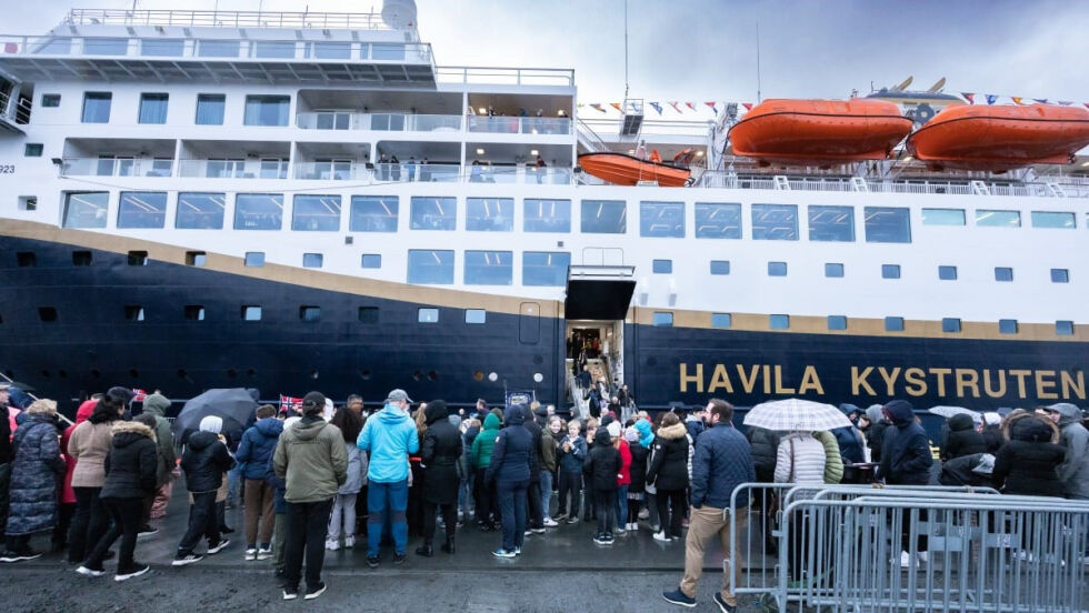 Havila Capella ble døpt i Fosnavåg tirsdag, etter et snaut års drift.
 Foto: Havila