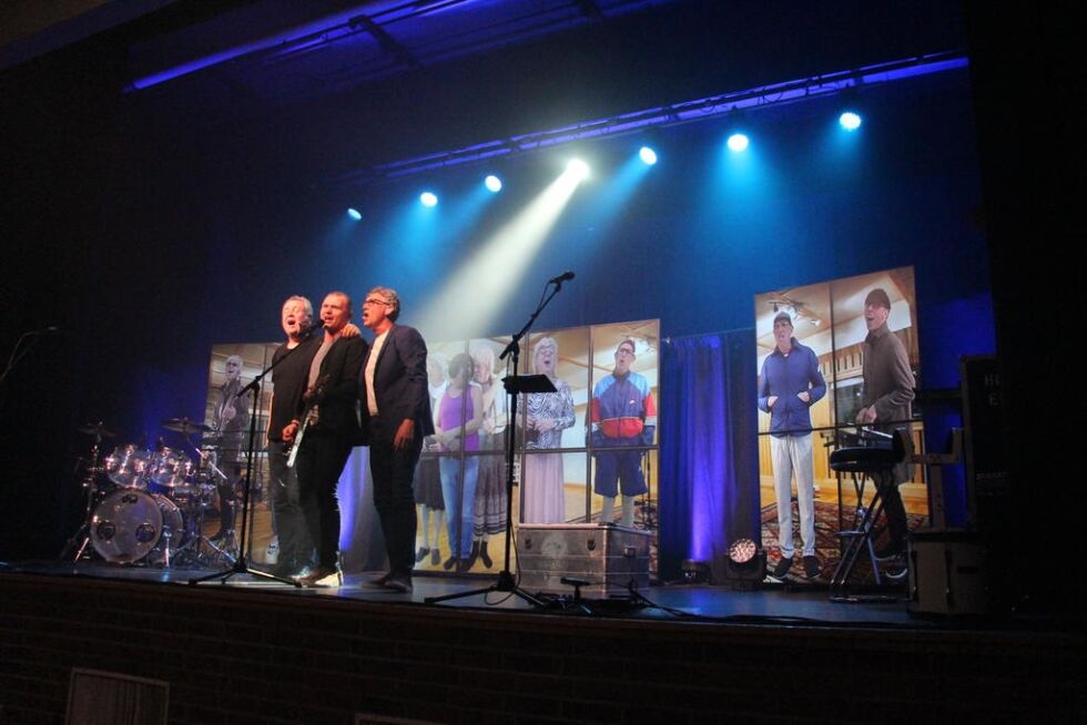 Trioen gjorde stor suksess med sitt show på Kolvereid i fjor høst.