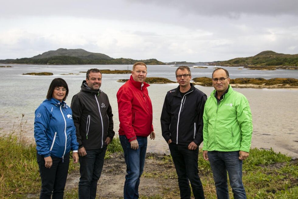 Et samlet politisk miljø i Nærøysund reagerer kraftig på høring om bekjempelse av PD. Her ved Marit Dille (H), Espen Lauritzen (SP), Amund Hellesø (AP), Terje Settenøy (Frp) og Bjørn Ola Holm (V)