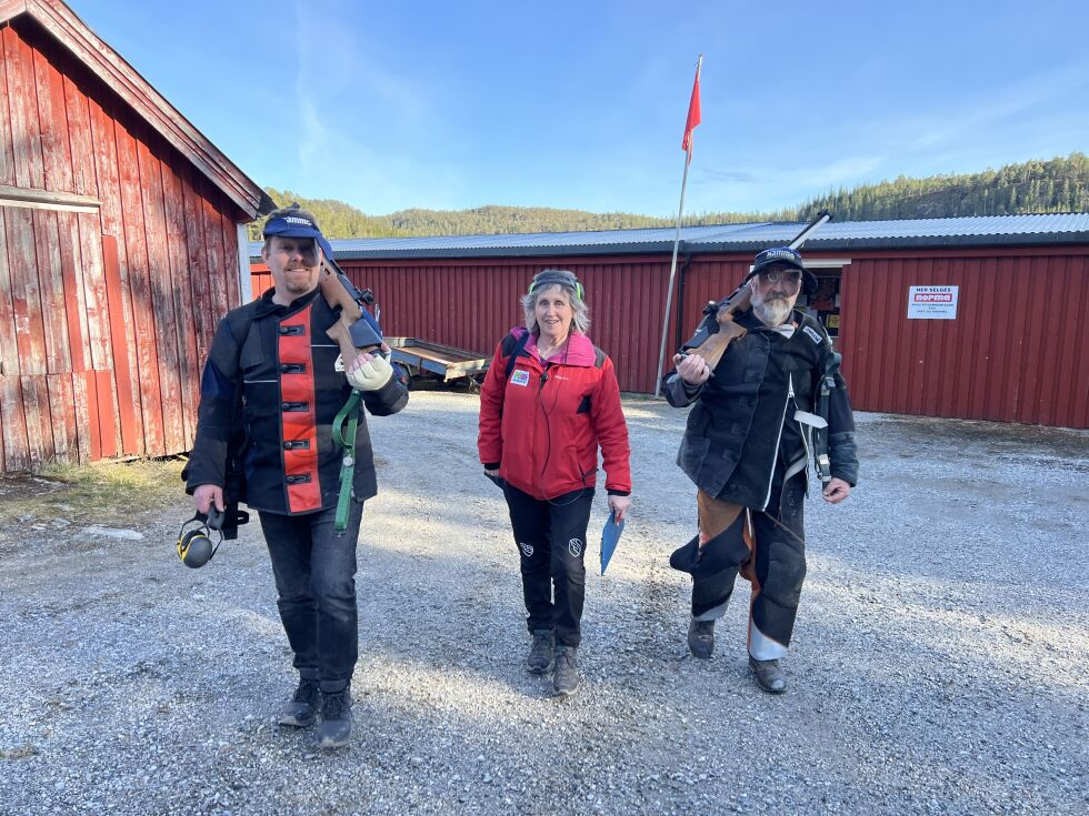 Frank Valan, Else Restad og Snorre Rolandsen på tur ut på standplass.
 Foto: Privat